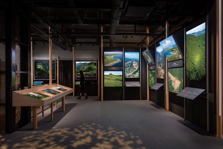 卡布燈箱實績-齊柏林特展-映新燈箱 卡布燈箱實績-齊柏林特展-映新燈箱