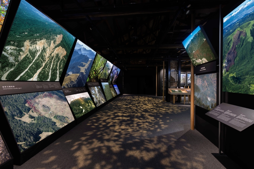 卡布燈箱實績-齊柏林特展-映新燈箱 卡布燈箱實績-齊柏林特展-映新燈箱