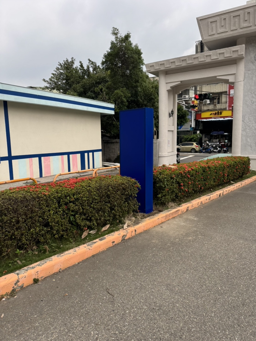 落地式車位顯示燈箱背面