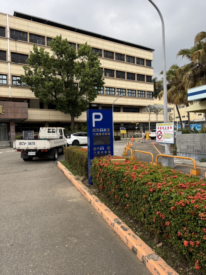 落地式車位顯示燈箱正面