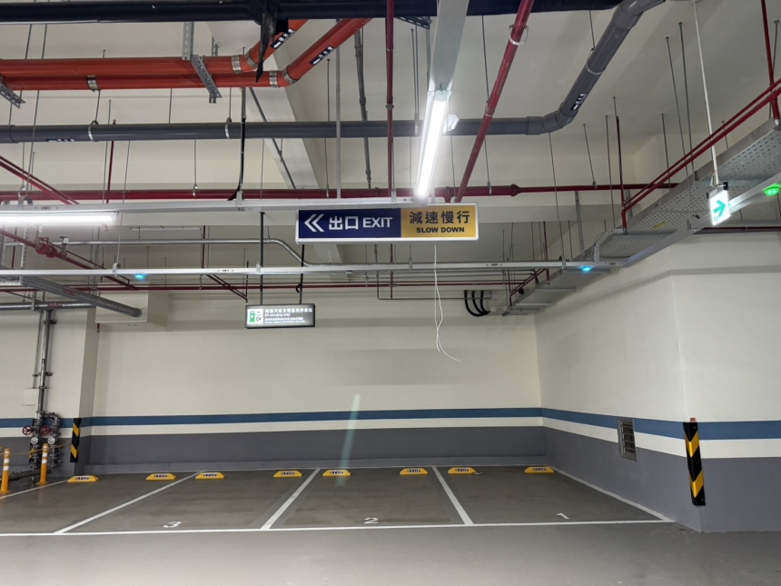 停車場內部燈箱工程