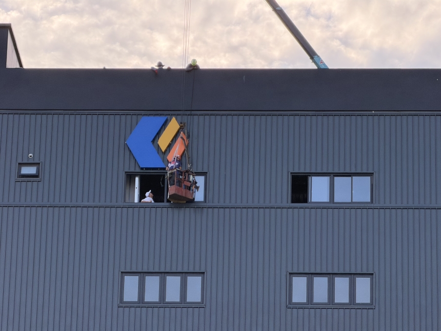 戶外大型發光字燈箱施工過程